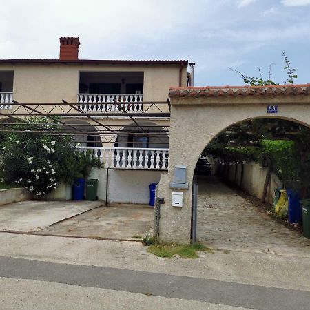 Apartma Soncek Premantura Exterior photo