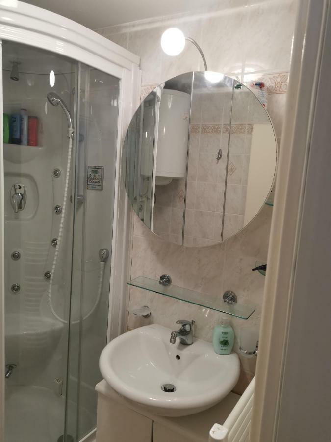 Apartma Soncek Premantura Exterior photo