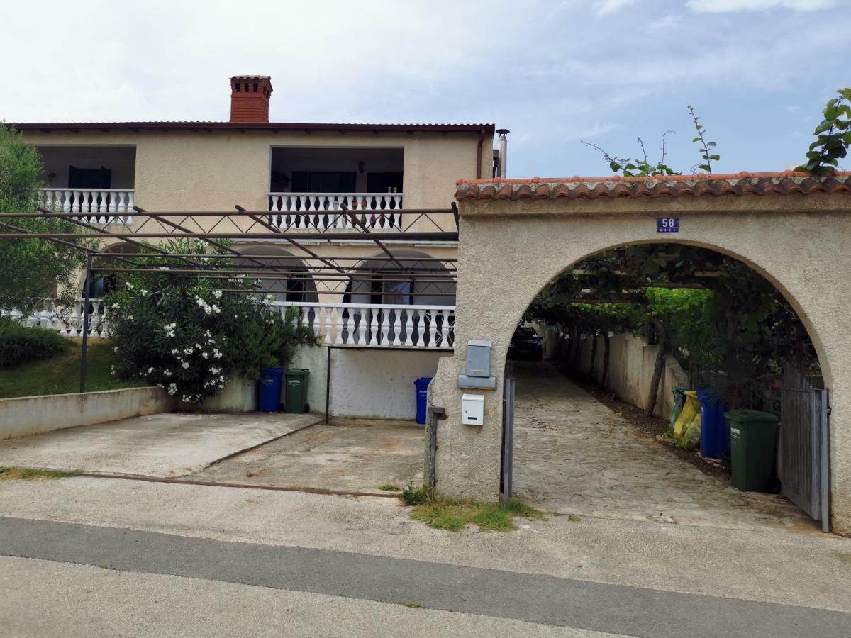 Apartma Soncek Premantura Exterior photo
